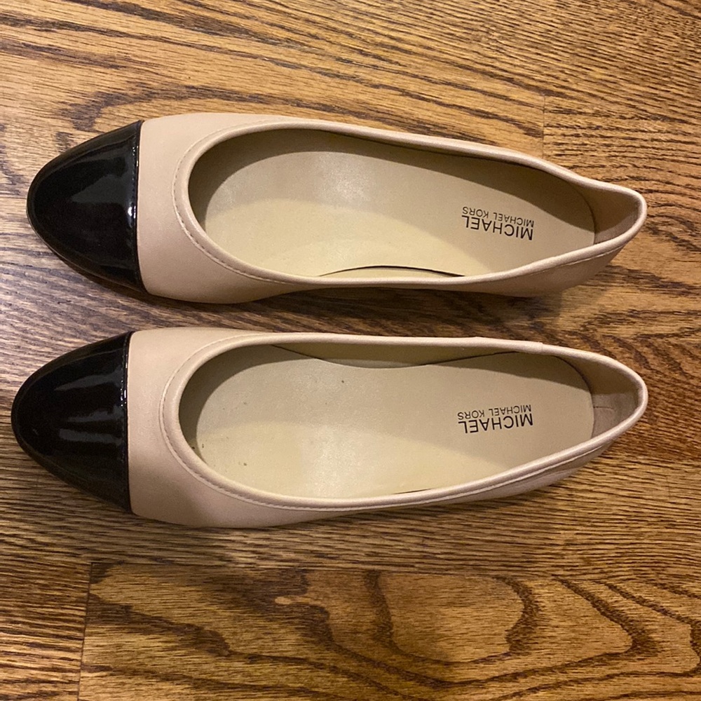 Michael Kors size 6 flats